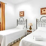 Con Piscina Privada Cerca Del Pueblo View בית נופש